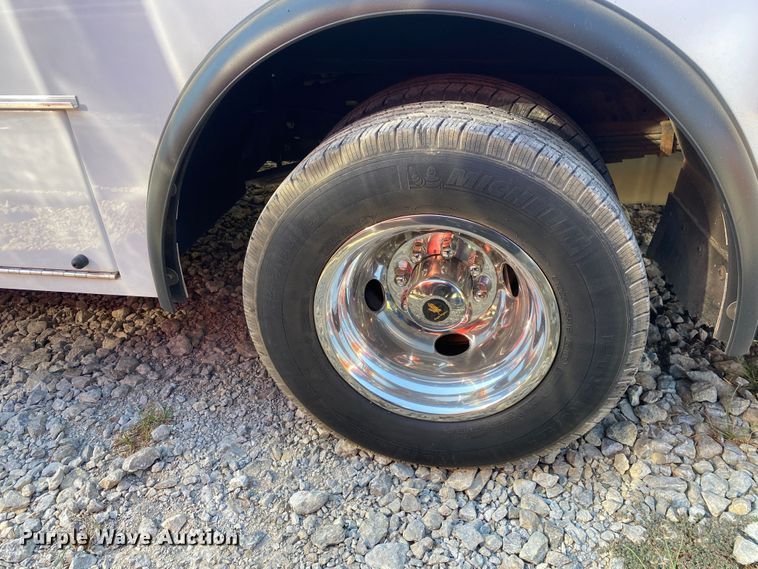 image for item JW9423 2011 Ford E450 Super Duty  delivery van