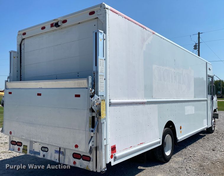 image for item JW9427 2008 Freightliner MT55  delivery truck