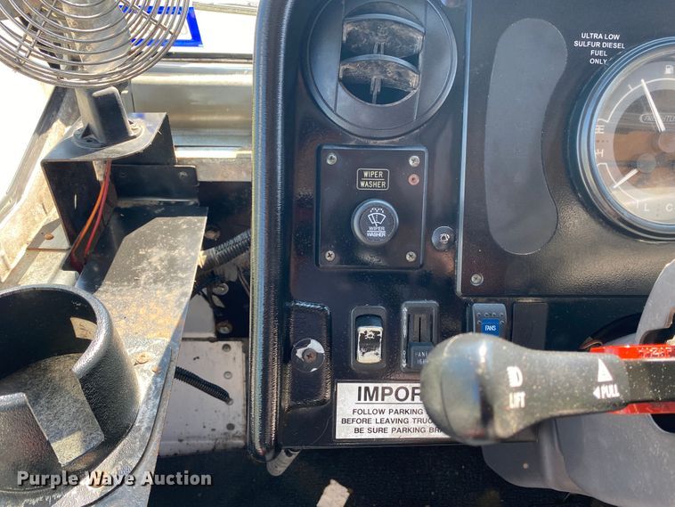 image for item JW9427 2008 Freightliner MT55  delivery truck