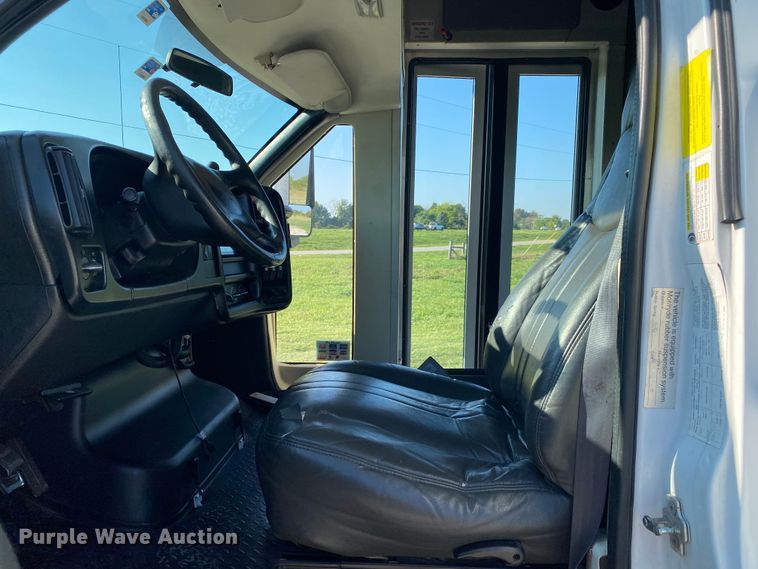 image for item JW9432 2008 GMC C5500  party bus