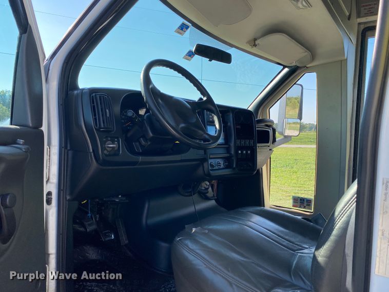 image for item JW9432 2008 GMC C5500  party bus