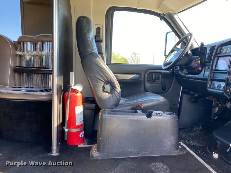 image for item JW9432 2008 GMC C5500  party bus