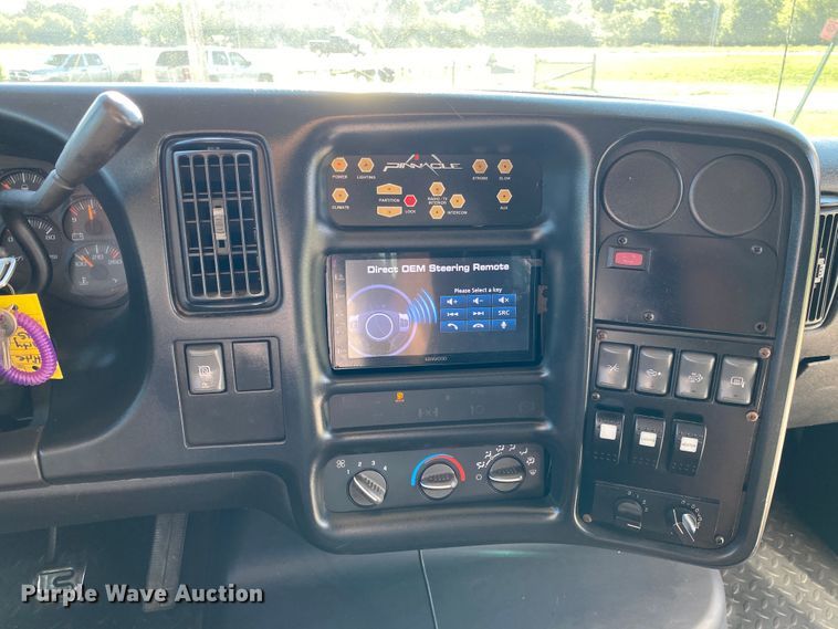 image for item JW9432 2008 GMC C5500  party bus