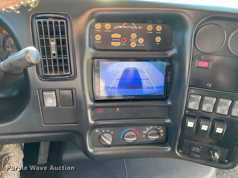 image for item JW9432 2008 GMC C5500  party bus