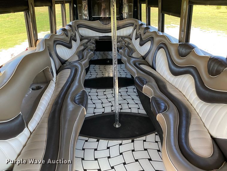 image for item JW9432 2008 GMC C5500  party bus