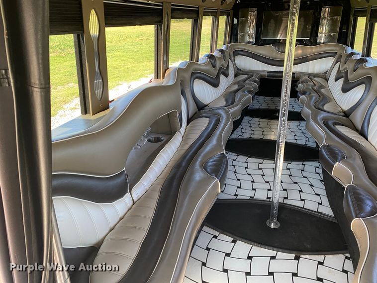 image for item JW9432 2008 GMC C5500  party bus