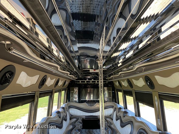 image for item JW9432 2008 GMC C5500  party bus