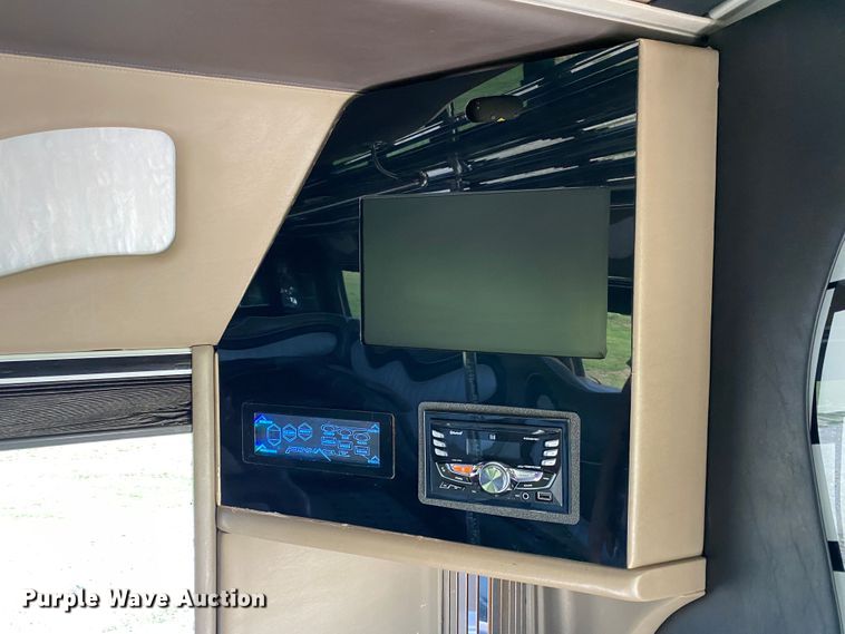 image for item JW9432 2008 GMC C5500  party bus