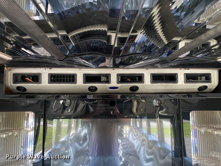 image for item JW9432 2008 GMC C5500  party bus