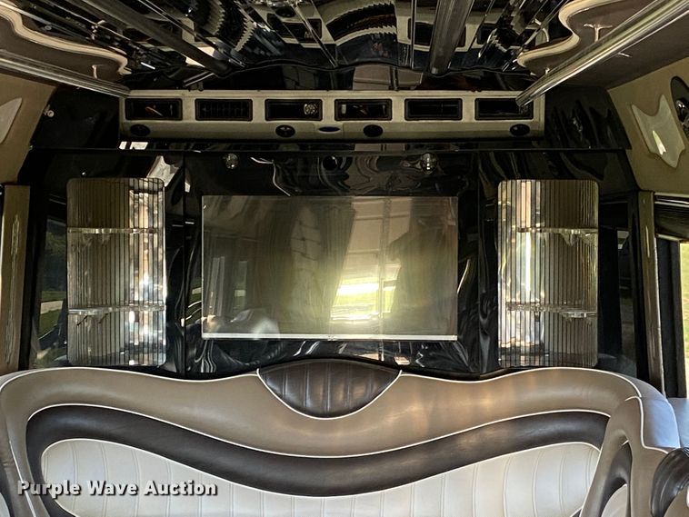 image for item JW9432 2008 GMC C5500  party bus