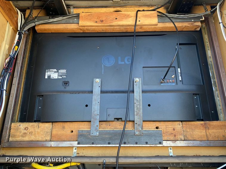 image for item JW9432 2008 GMC C5500  party bus