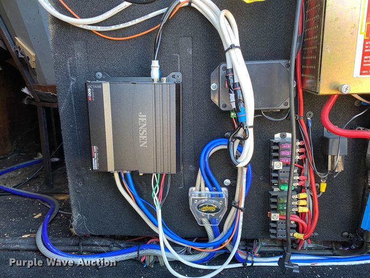 image for item JW9432 2008 GMC C5500  party bus