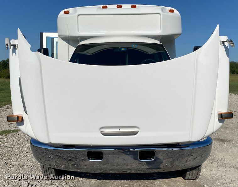 image for item JW9432 2008 GMC C5500  party bus