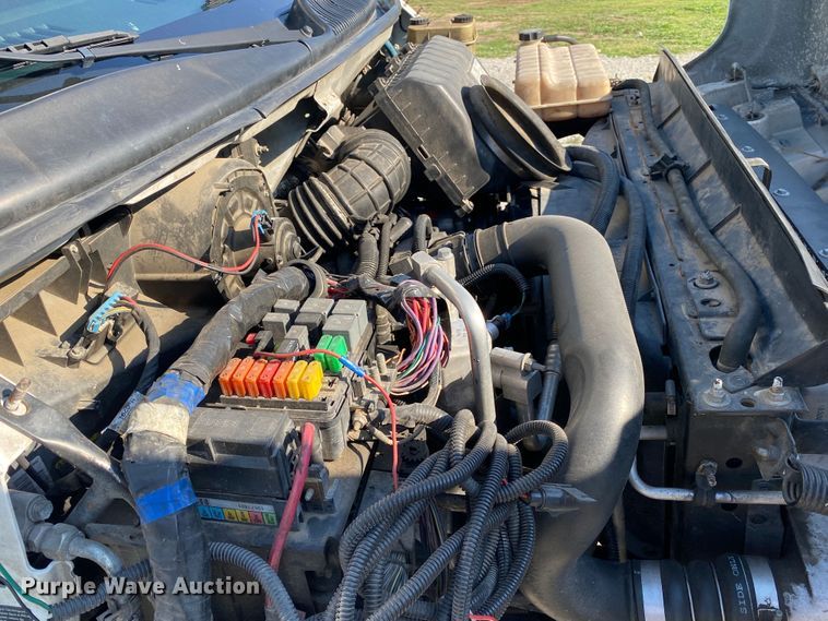 image for item JW9432 2008 GMC C5500  party bus