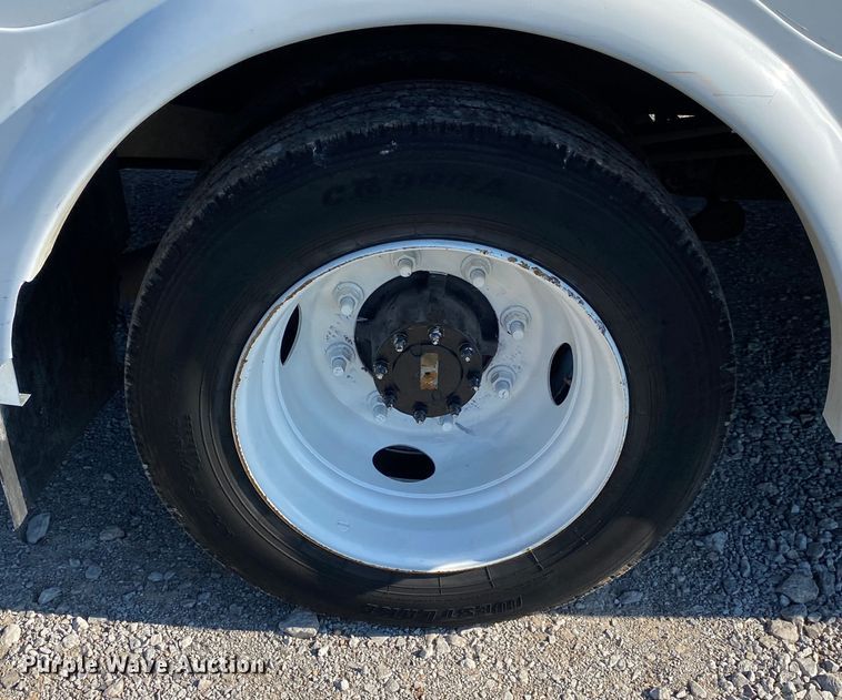 image for item JW9432 2008 GMC C5500  party bus