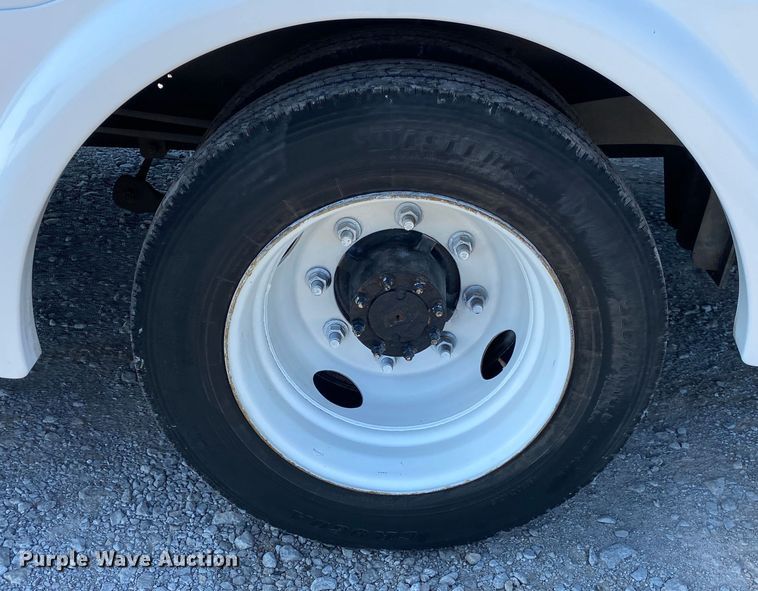 image for item JW9432 2008 GMC C5500  party bus