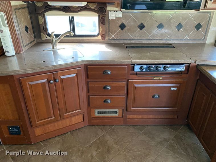 image for item JW9497 2009 Freightliner XC-R Mandalay  RV