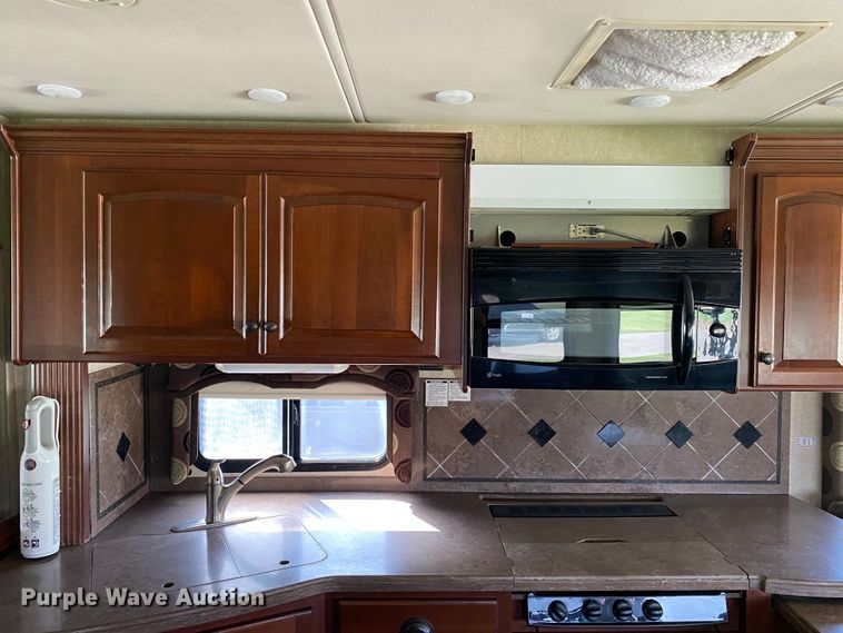 image for item JW9497 2009 Freightliner XC-R Mandalay  RV