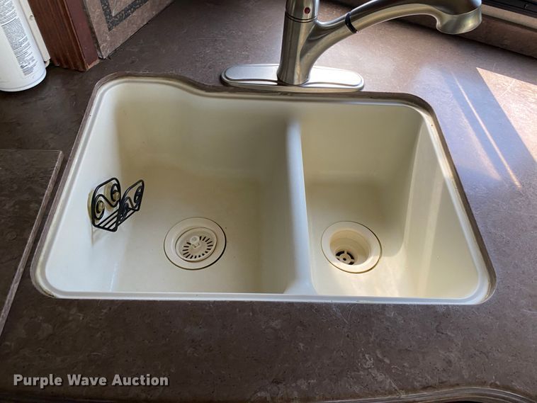 image for item JW9497 2009 Freightliner XC-R Mandalay  RV