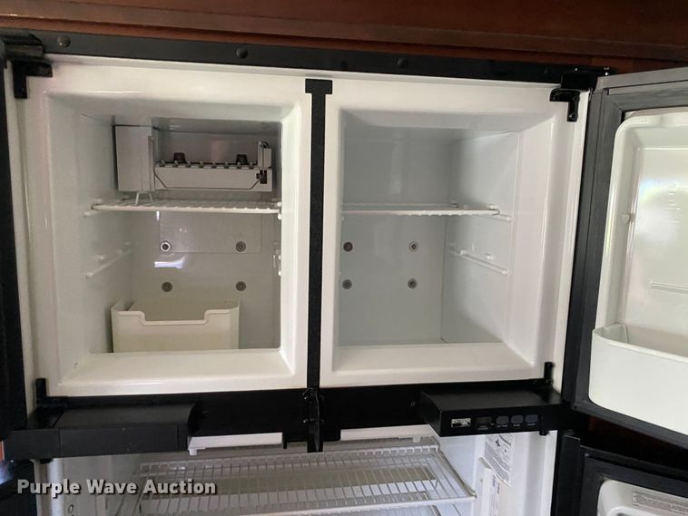 image for item JW9497 2009 Freightliner XC-R Mandalay  RV