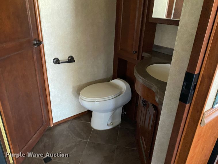 image for item JW9497 2009 Freightliner XC-R Mandalay  RV