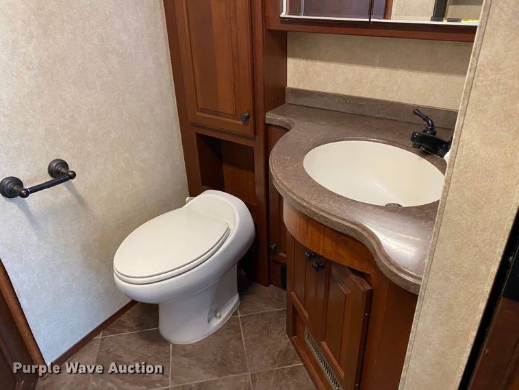 image for item JW9497 2009 Freightliner XC-R Mandalay  RV