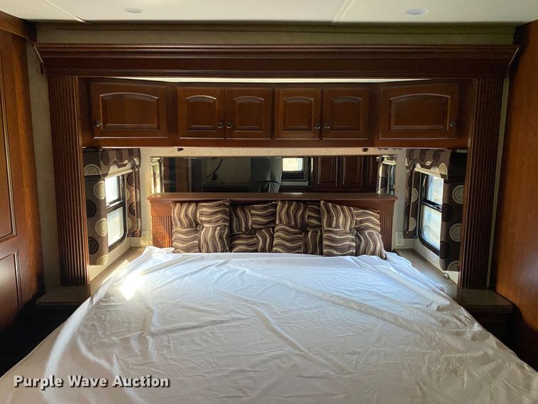 image for item JW9497 2009 Freightliner XC-R Mandalay  RV