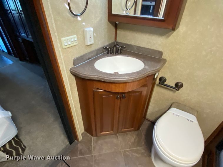 image for item JW9497 2009 Freightliner XC-R Mandalay  RV