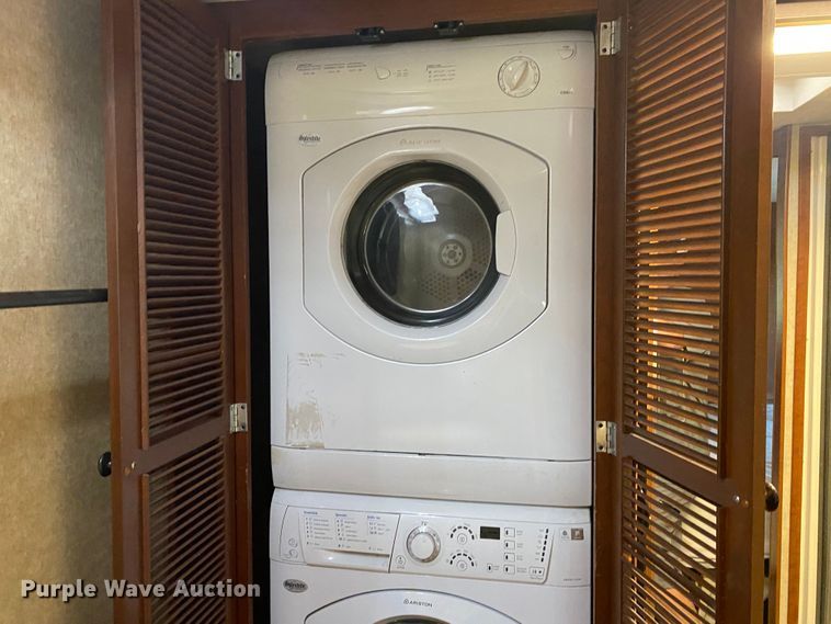 image for item JW9497 2009 Freightliner XC-R Mandalay  RV