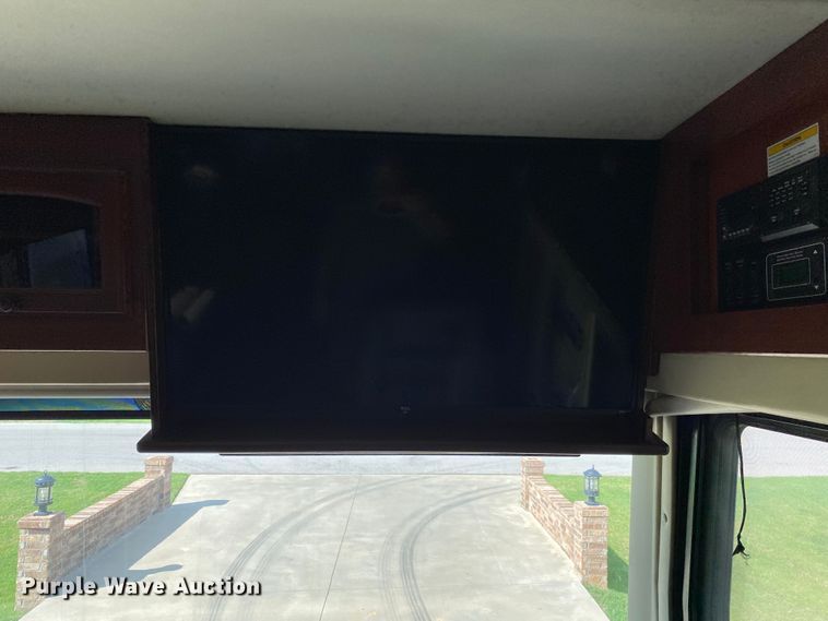 image for item JW9497 2009 Freightliner XC-R Mandalay  RV