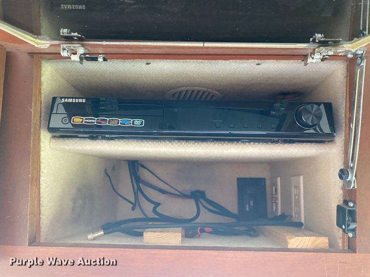 image for item JW9497 2009 Freightliner XC-R Mandalay  RV