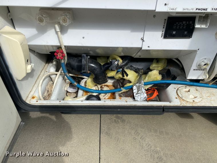 image for item JW9497 2009 Freightliner XC-R Mandalay  RV