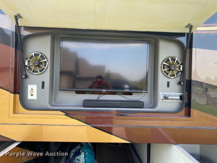 image for item JW9497 2009 Freightliner XC-R Mandalay  RV