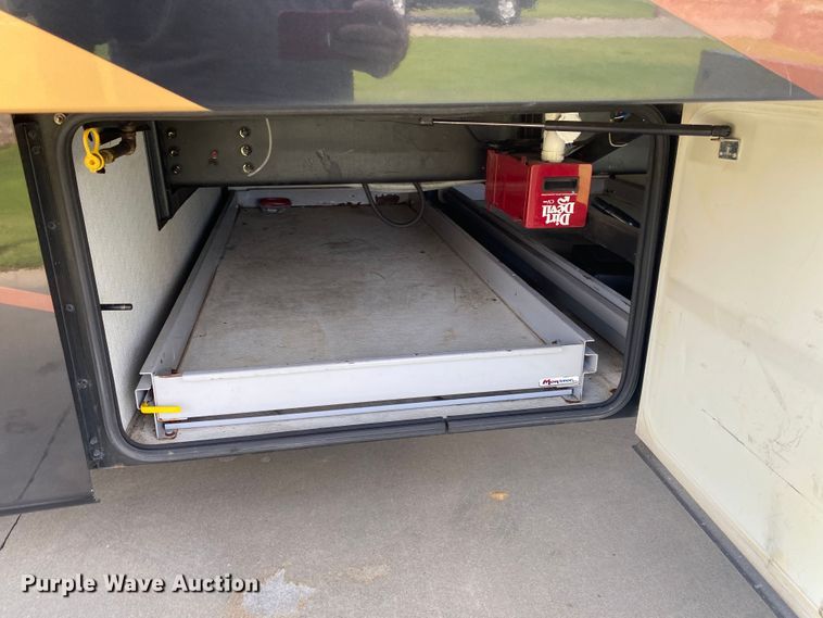 image for item JW9497 2009 Freightliner XC-R Mandalay  RV