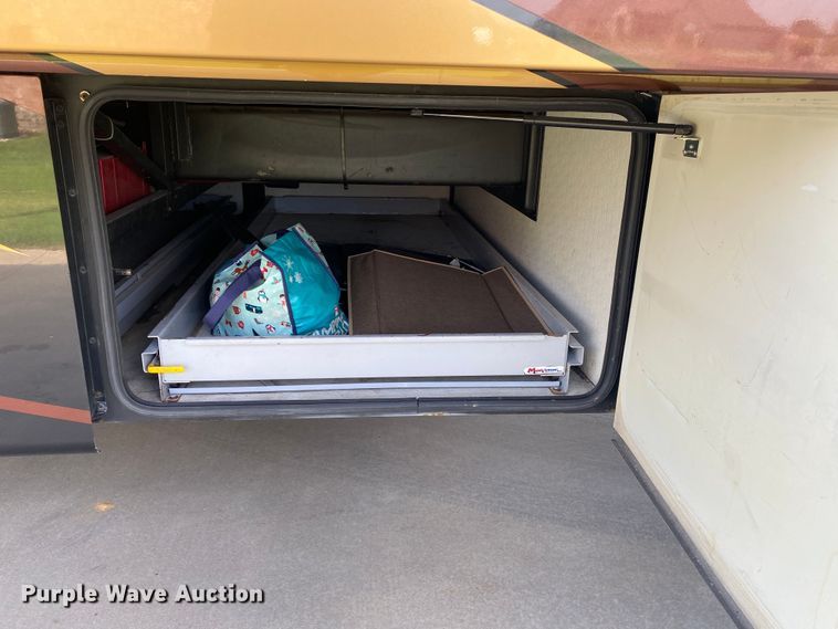 image for item JW9497 2009 Freightliner XC-R Mandalay  RV