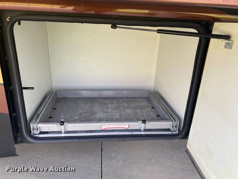 image for item JW9497 2009 Freightliner XC-R Mandalay  RV