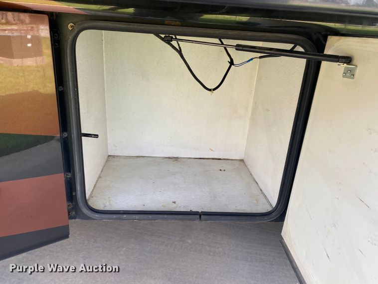 image for item JW9497 2009 Freightliner XC-R Mandalay  RV