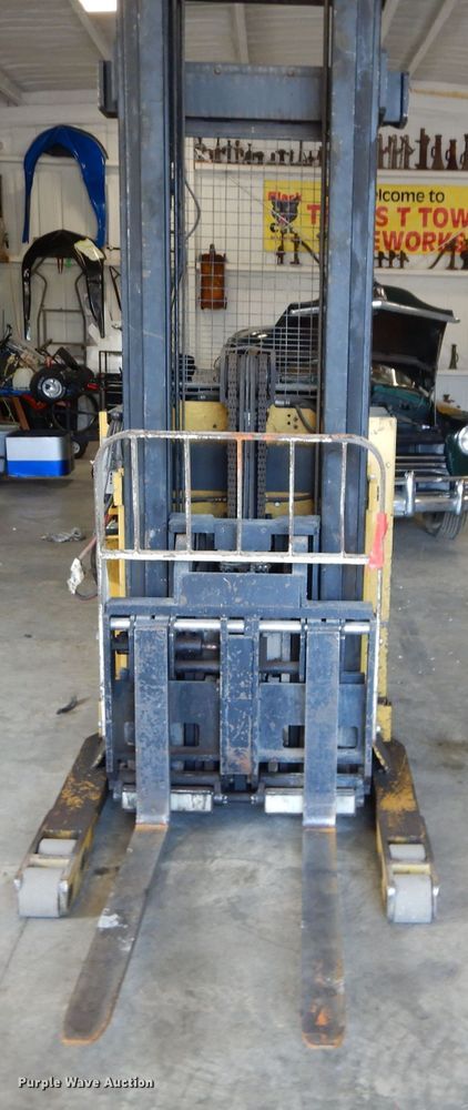 image for item JX9109 Yale NR040ABNL36SF107  forklift