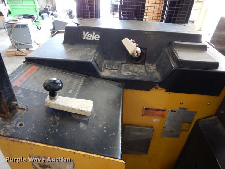 image for item JX9109 Yale NR040ABNL36SF107  forklift