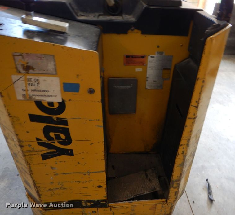 image for item JX9109 Yale NR040ABNL36SF107  forklift