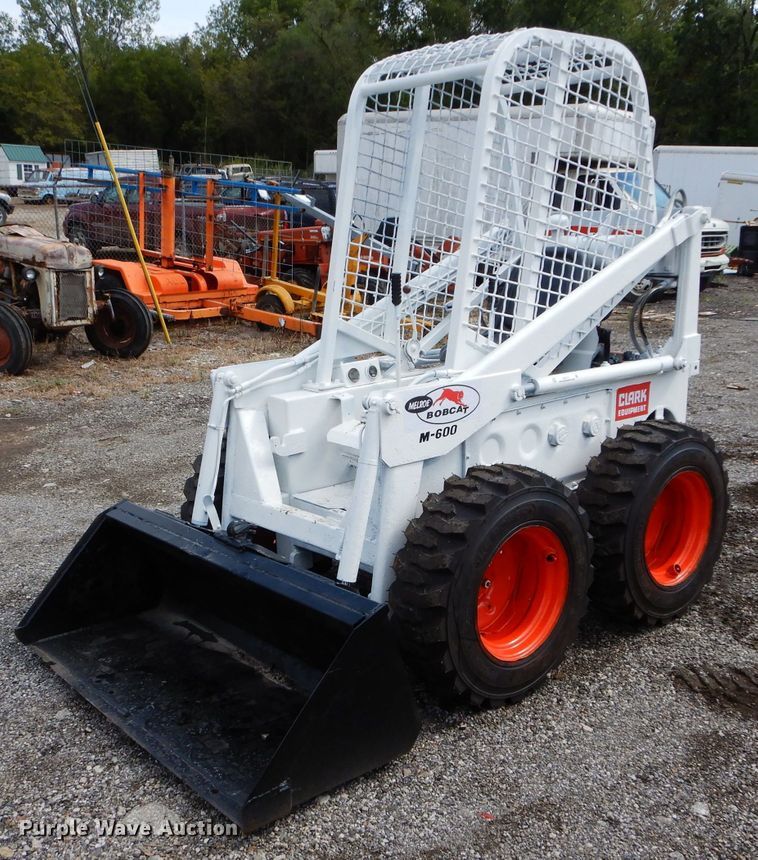 image for item JX9111 Melroe M600  skid steer loader