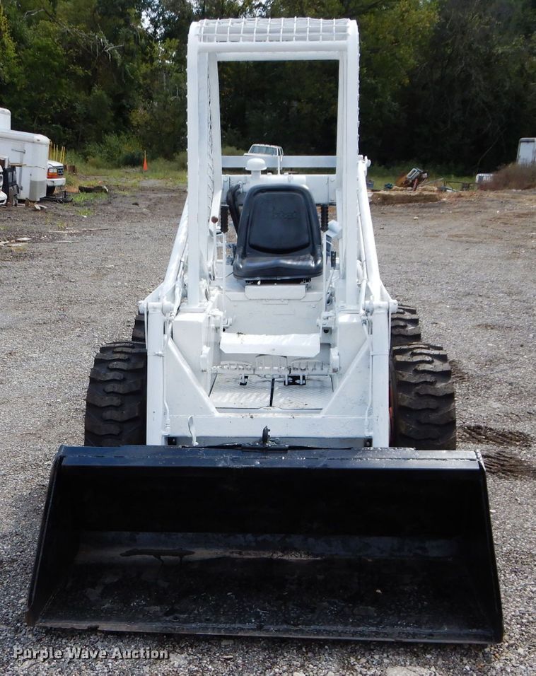 image for item JX9111 Melroe M600  skid steer loader