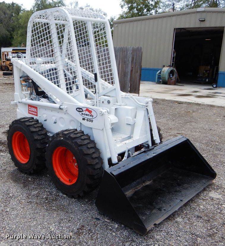 image for item JX9111 Melroe M600  skid steer loader