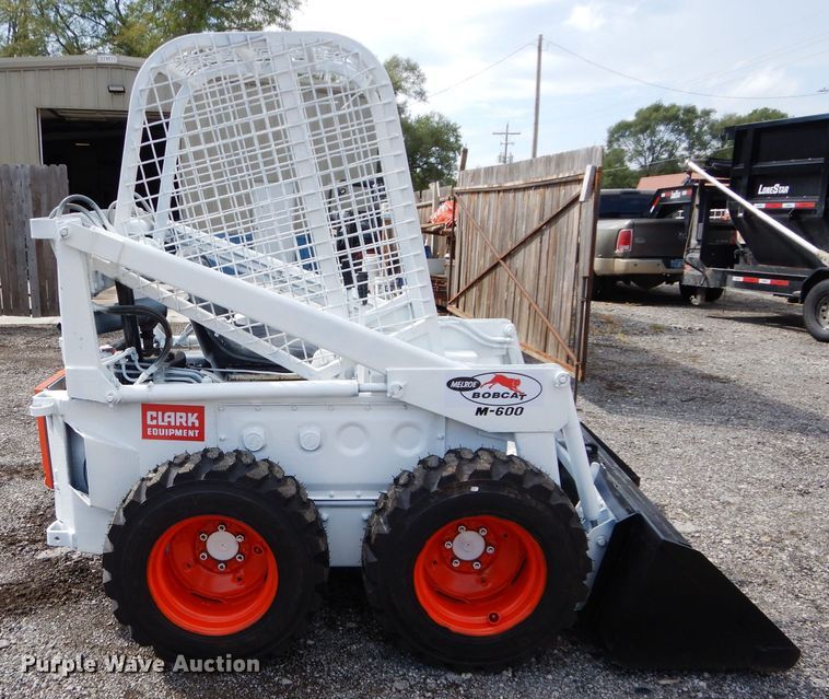 image for item JX9111 Melroe M600  skid steer loader