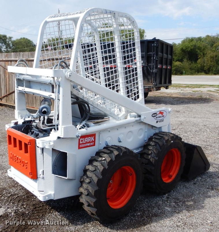 image for item JX9111 Melroe M600  skid steer loader