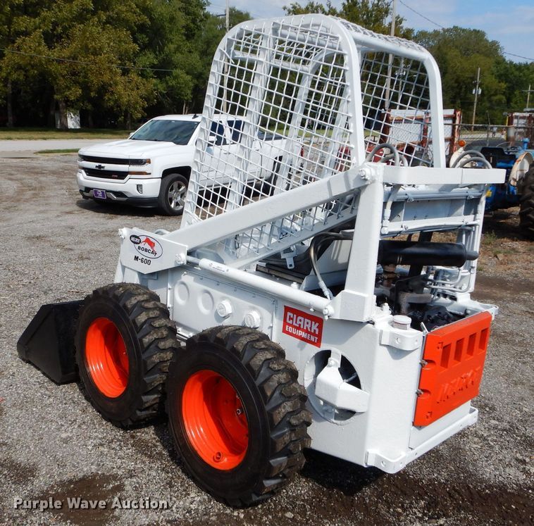 image for item JX9111 Melroe M600  skid steer loader