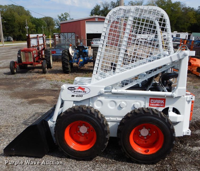 image for item JX9111 Melroe M600  skid steer loader