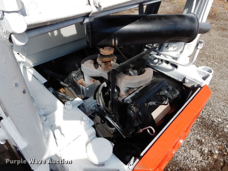 image for item JX9111 Melroe M600  skid steer loader