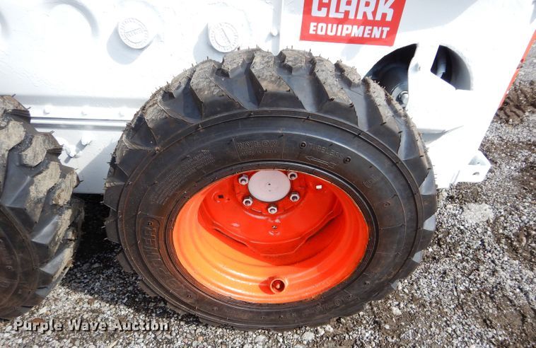 image for item JX9111 Melroe M600  skid steer loader