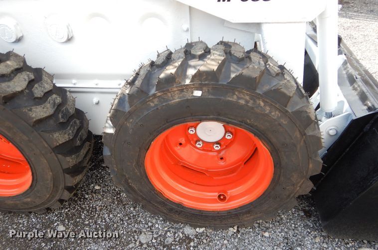 image for item JX9111 Melroe M600  skid steer loader